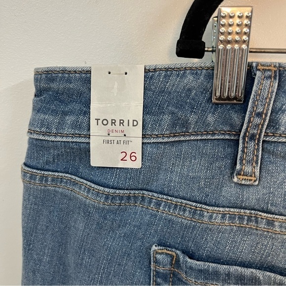*NEW* Torrid Denim Bermuda Vintage Stretch Mid Rise Shorts - Picture 14 of 14